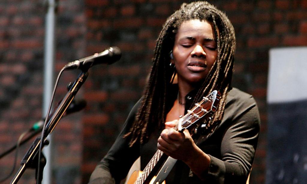 Tracy Chapman…una chitarra e un’ “auto veloce”…